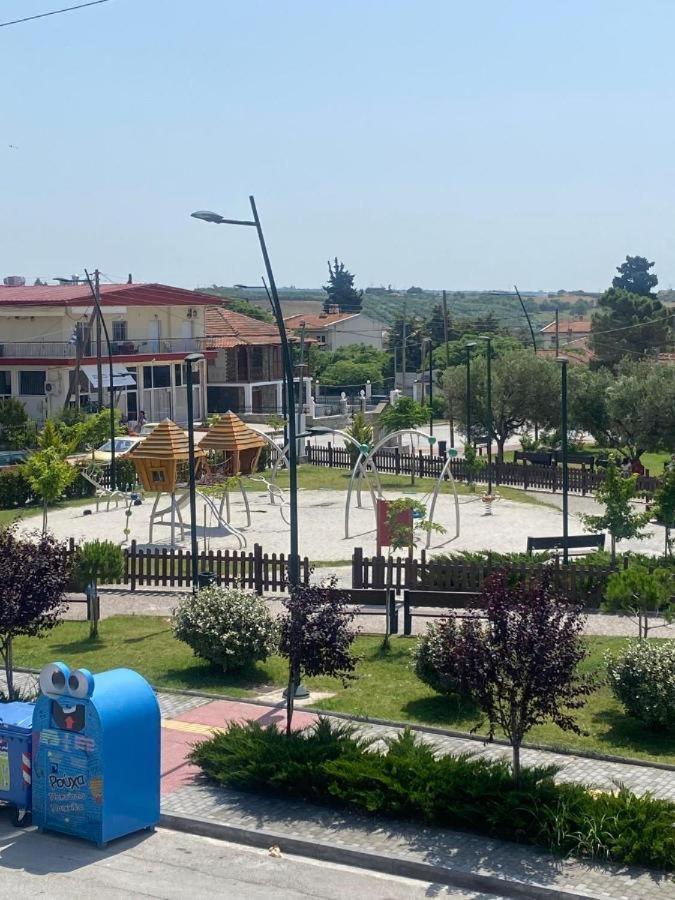 Sun & Sea Apartment Nea Iraklia Bagian luar foto