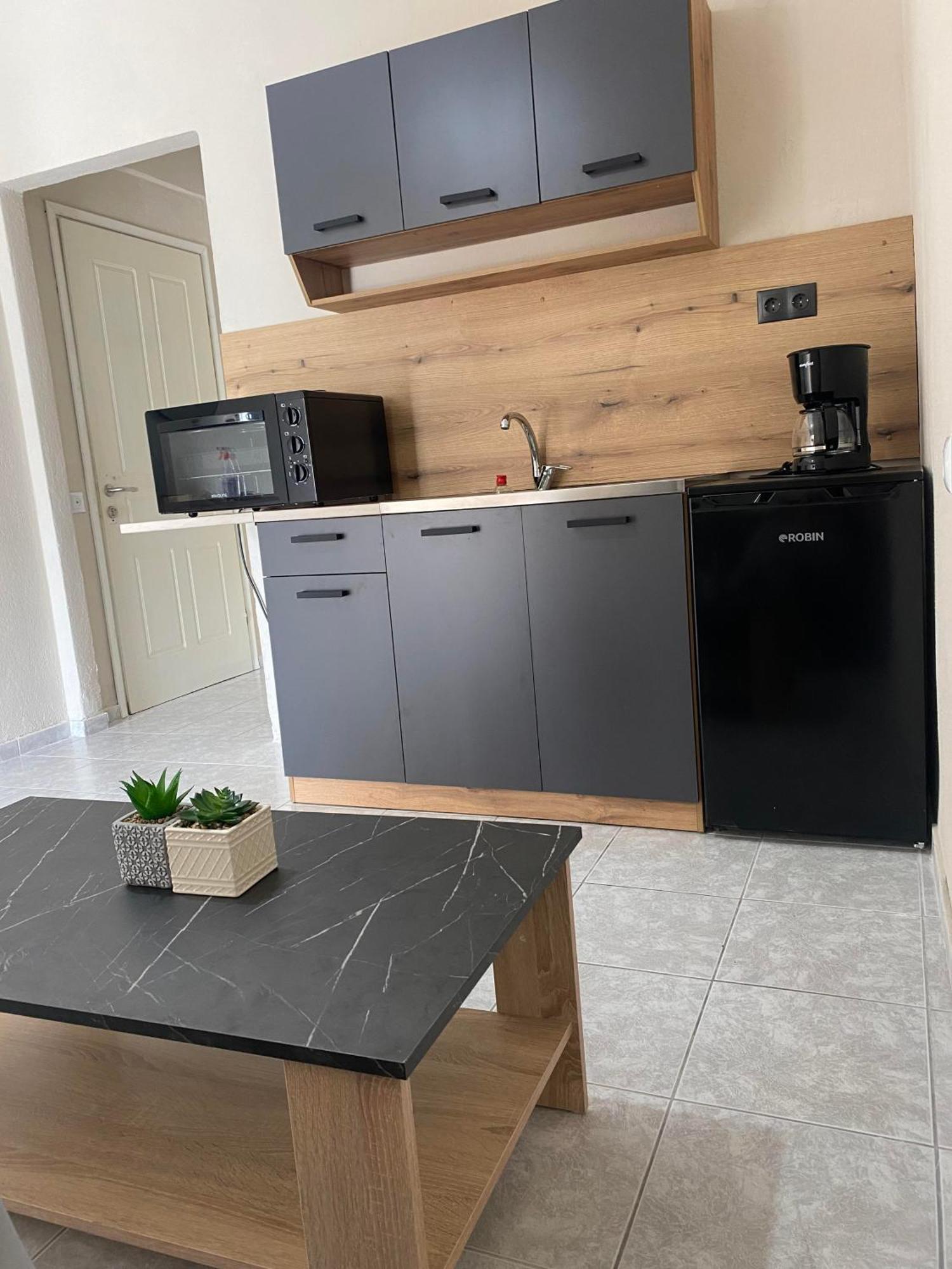 Sun & Sea Apartment Nea Iraklia Bagian luar foto