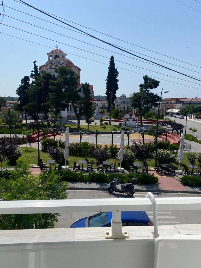 Sun & Sea Apartment Nea Iraklia Bagian luar foto