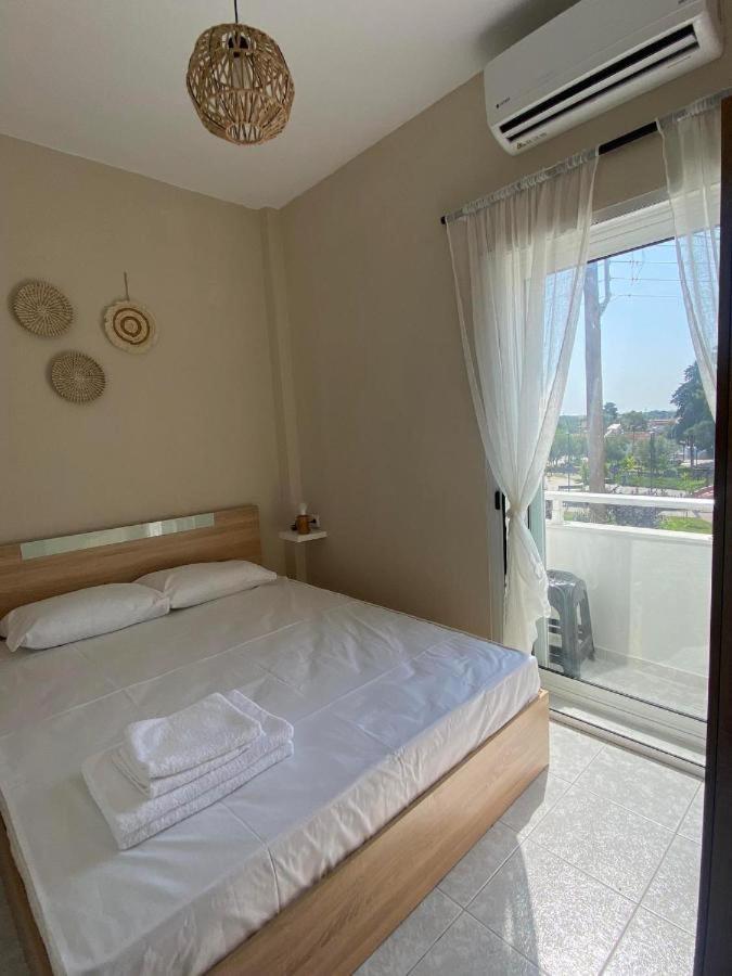 Sun & Sea Apartment Nea Iraklia Bagian luar foto
