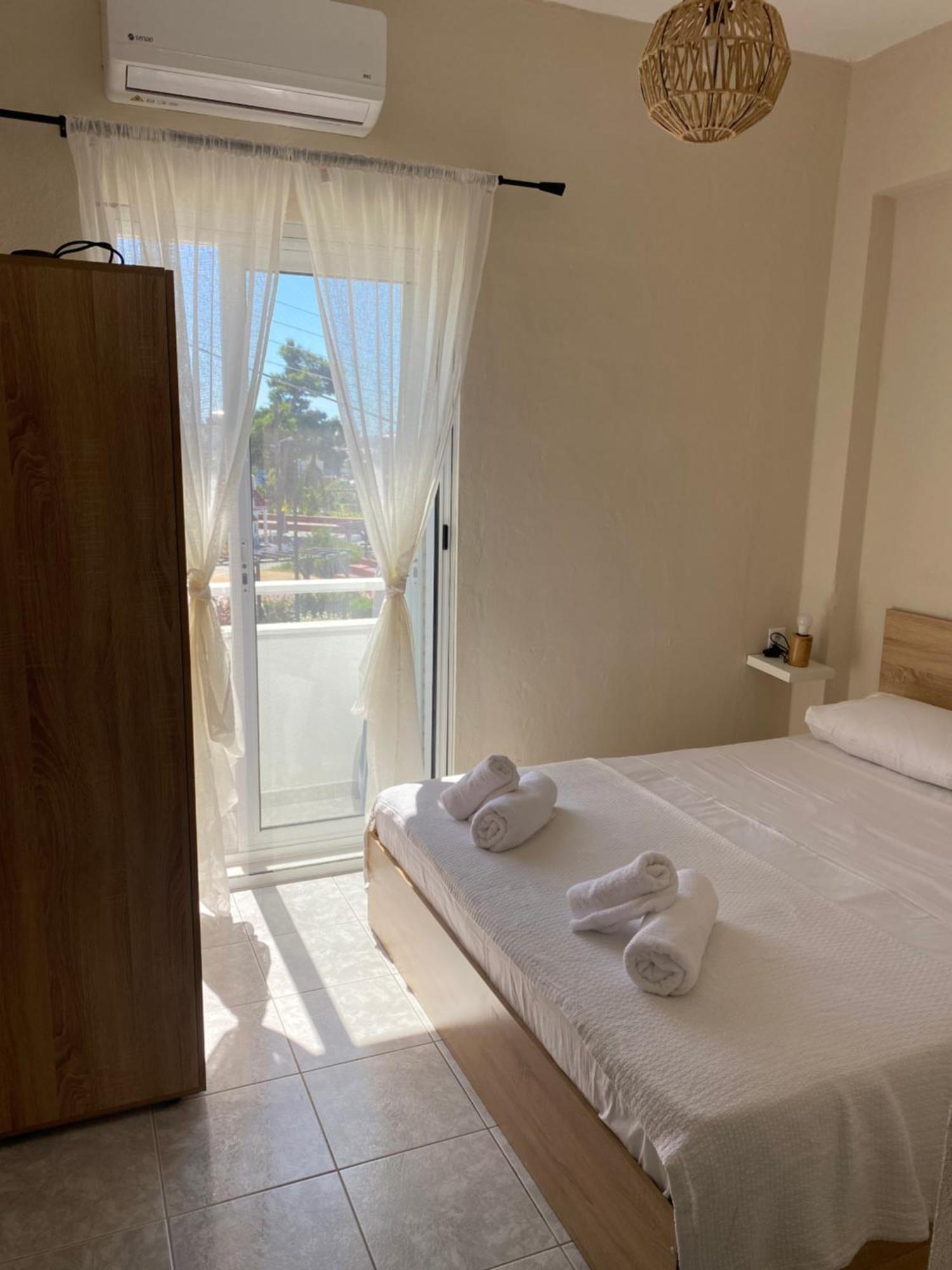 Sun & Sea Apartment Nea Iraklia Bagian luar foto