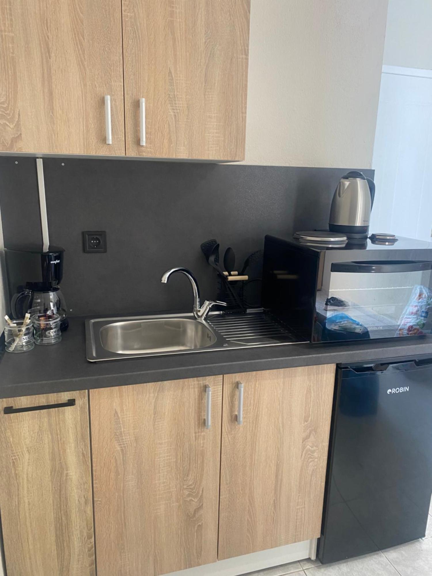 Sun & Sea Apartment Nea Iraklia Bagian luar foto