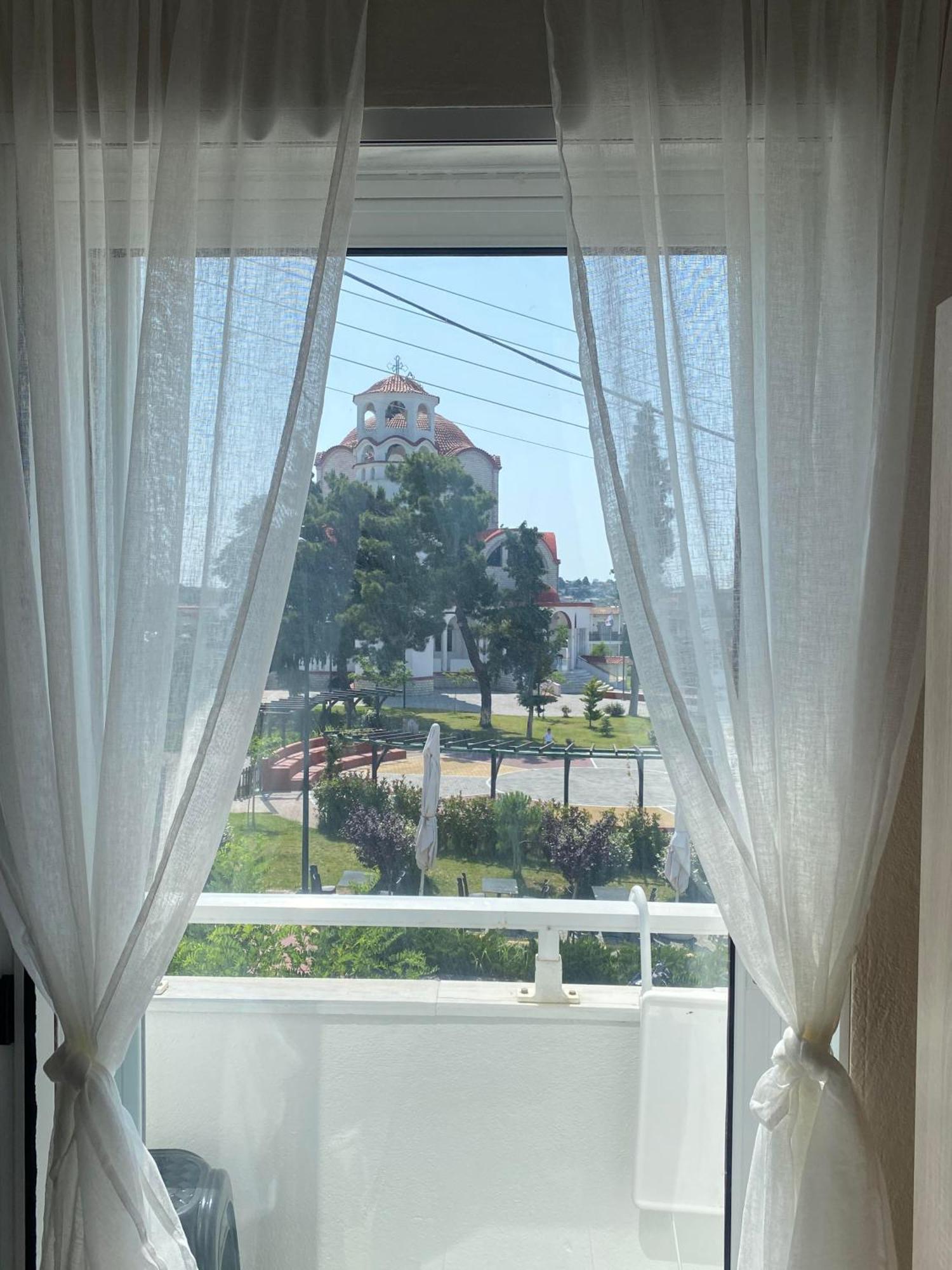 Sun & Sea Apartment Nea Iraklia Bagian luar foto